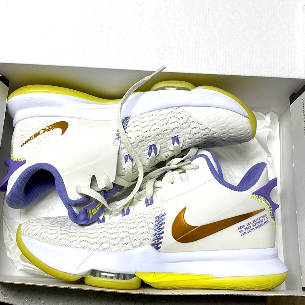 Lebron Witness V Summit white Metallic Bronze worn 3 times in great shape